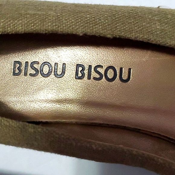 Bisou Bisou Textured Olive Casual Office Ballet Flats - Picture 8 of 8